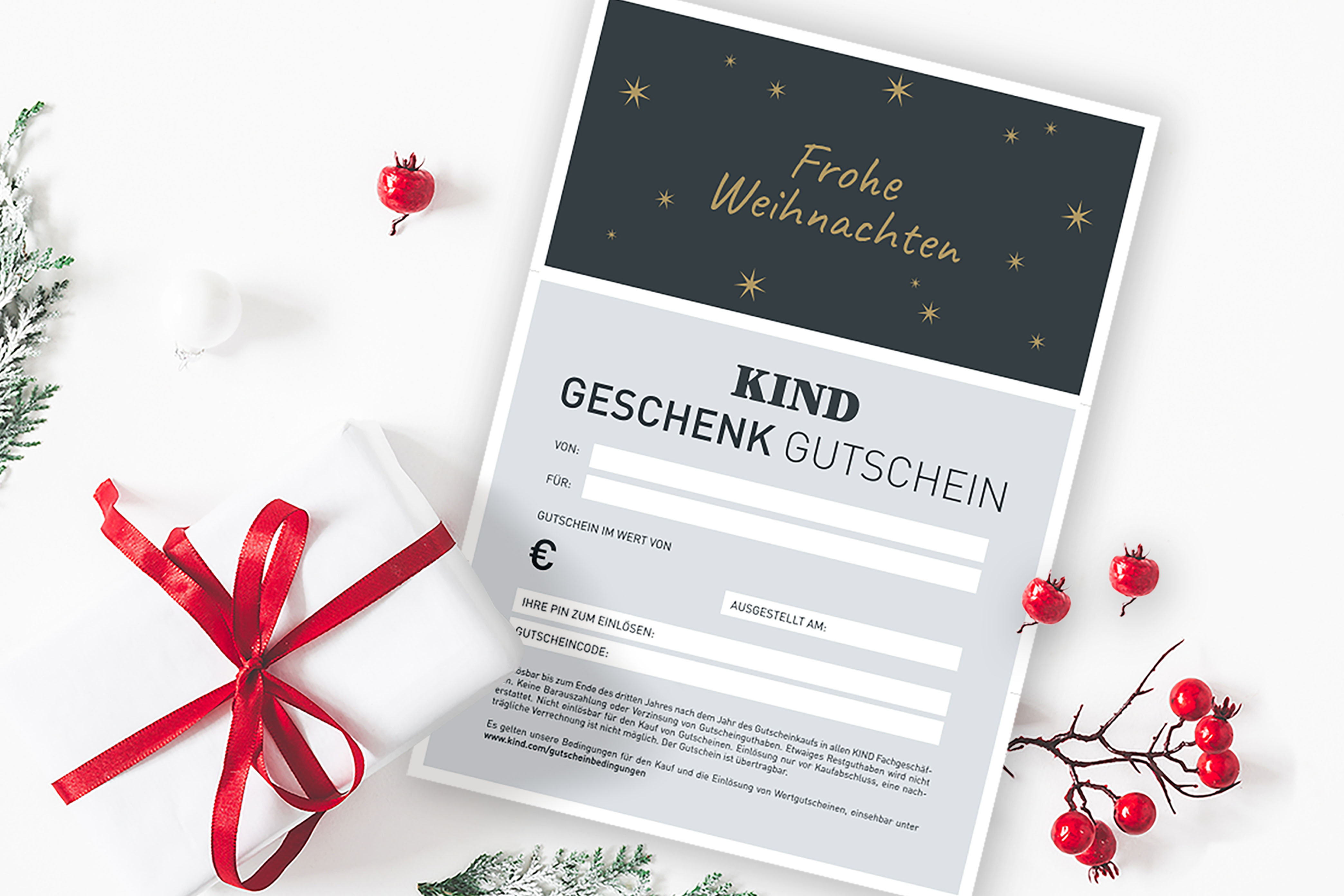 Vollständige Ansicht der Druckversion des Gutschein-Dokuments beim Gutschein-Motiv „Weihnachten“ auf farbig passendem Hintergrund und Dekorationen.