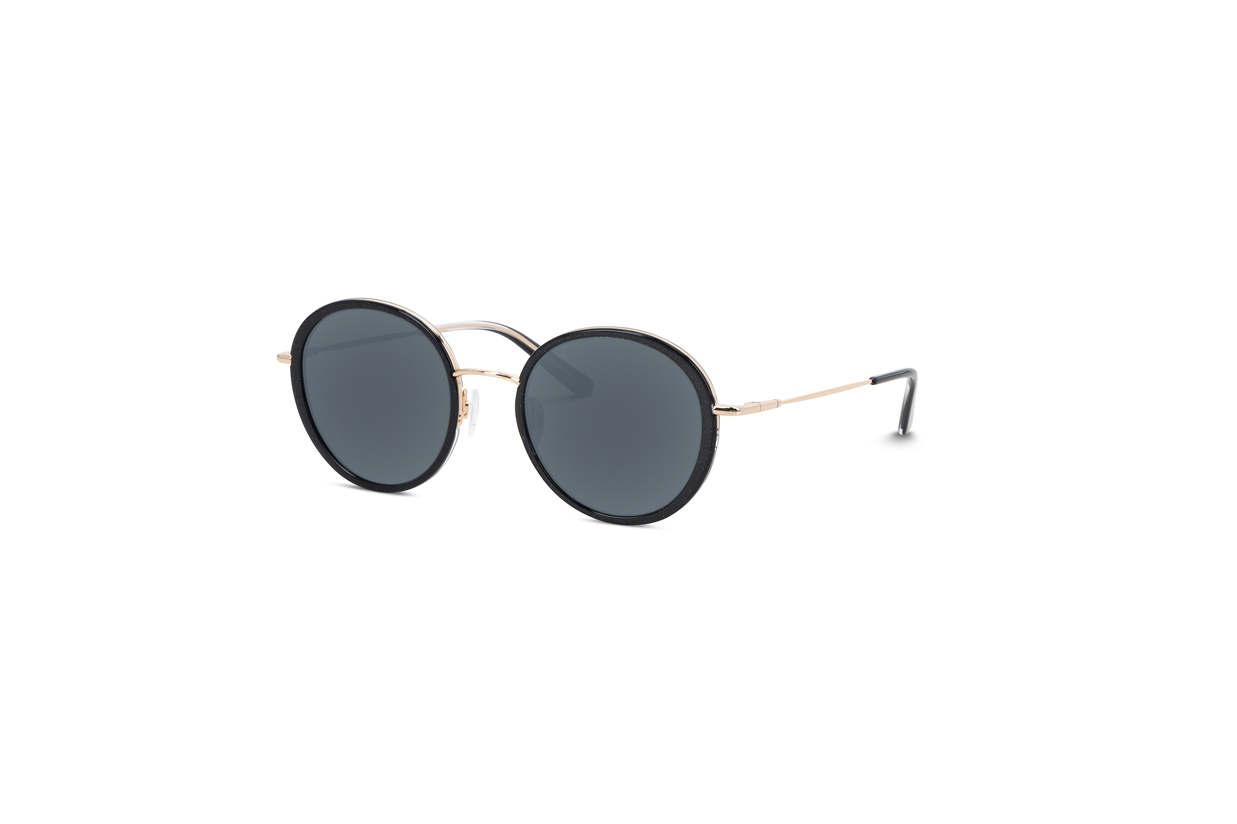 45° Ansicht der Sonnenbrille KIND No. 818 in Schwarz auf weißem Hintergrund.