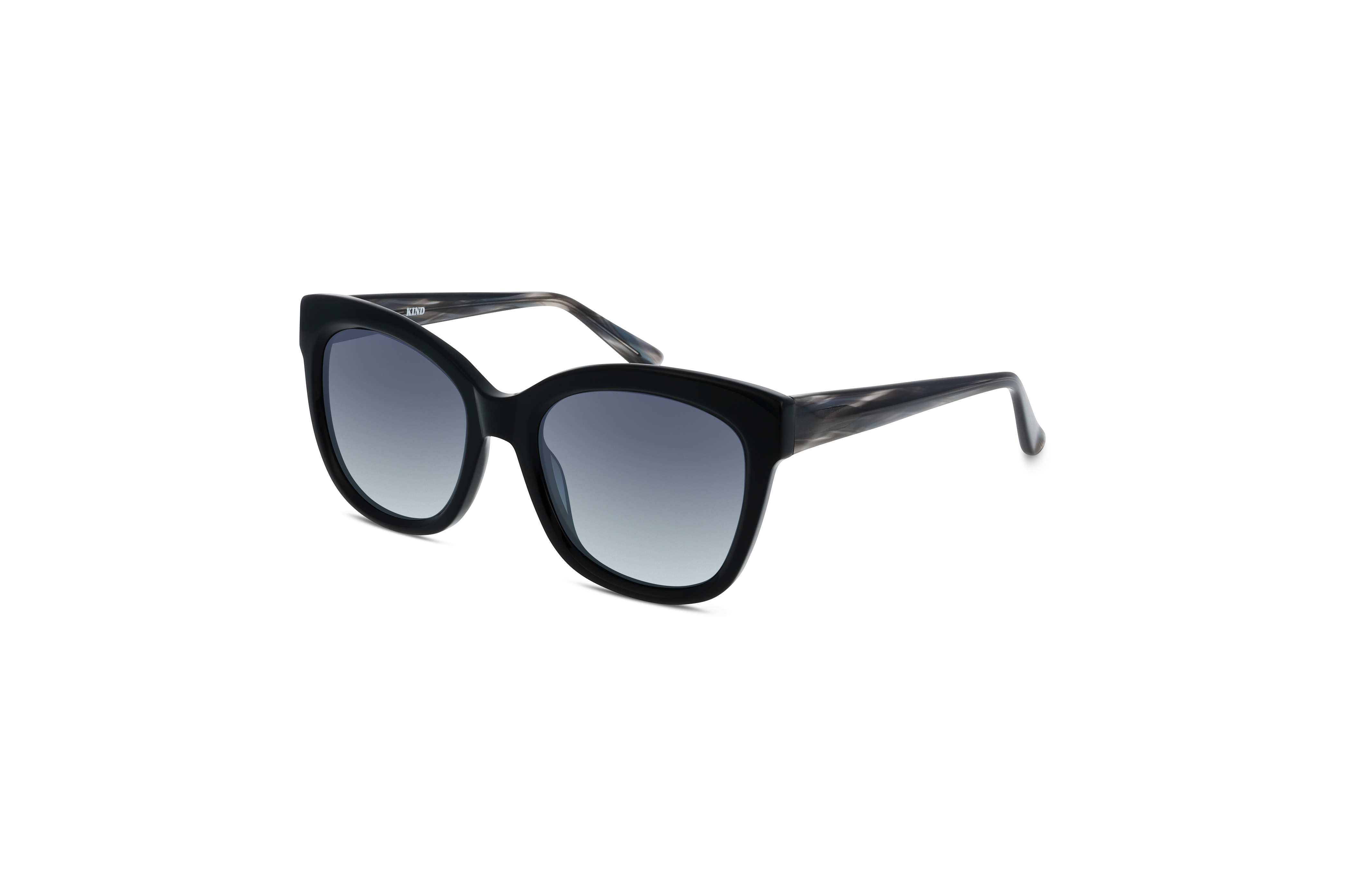 45° Ansicht der Sonnenbrille KIND 940 in Schwarz auf weißem Hintergrund.