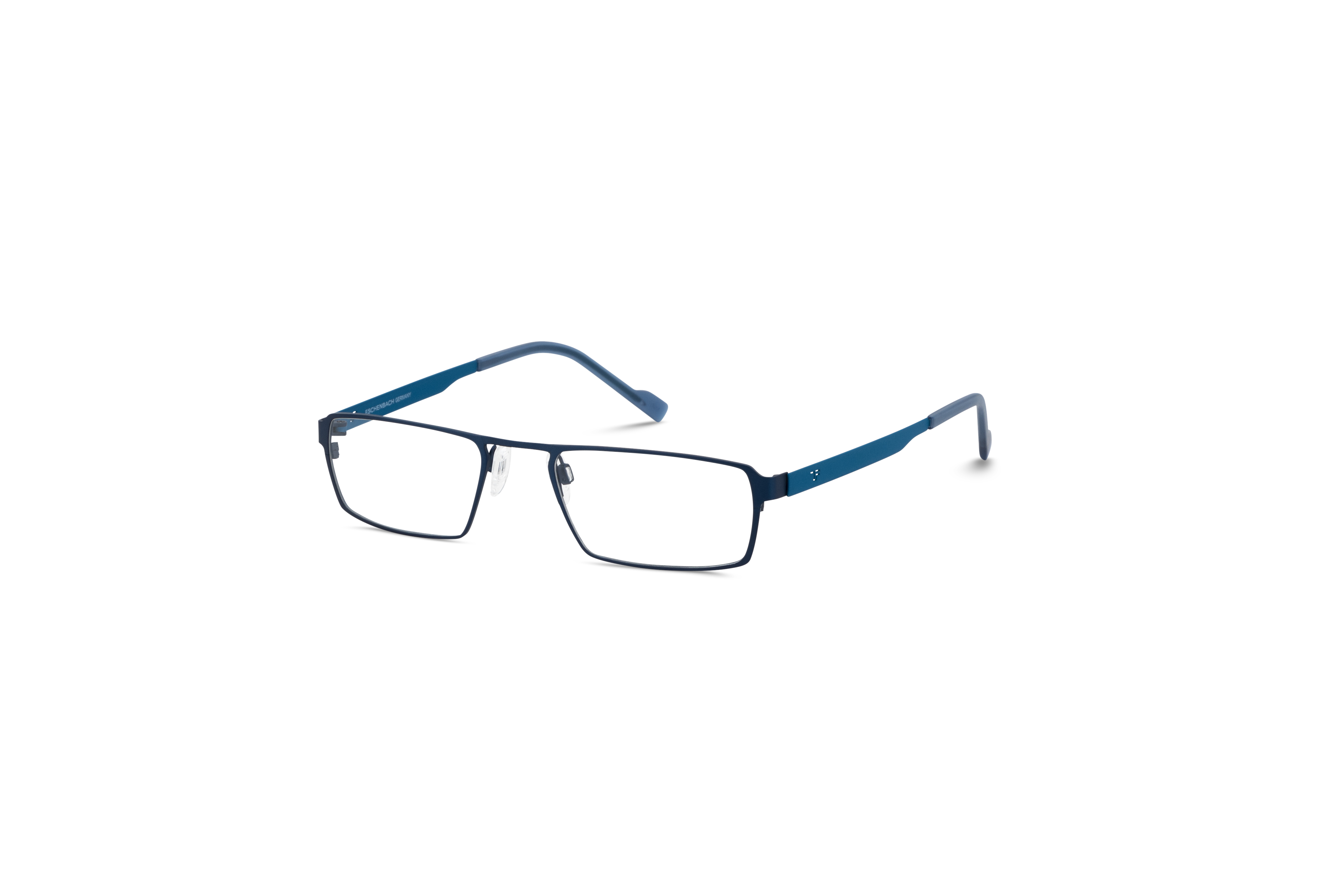 45° Ansicht der Brille Titanflex 820876 in Blau auf weißem Hintergrund.