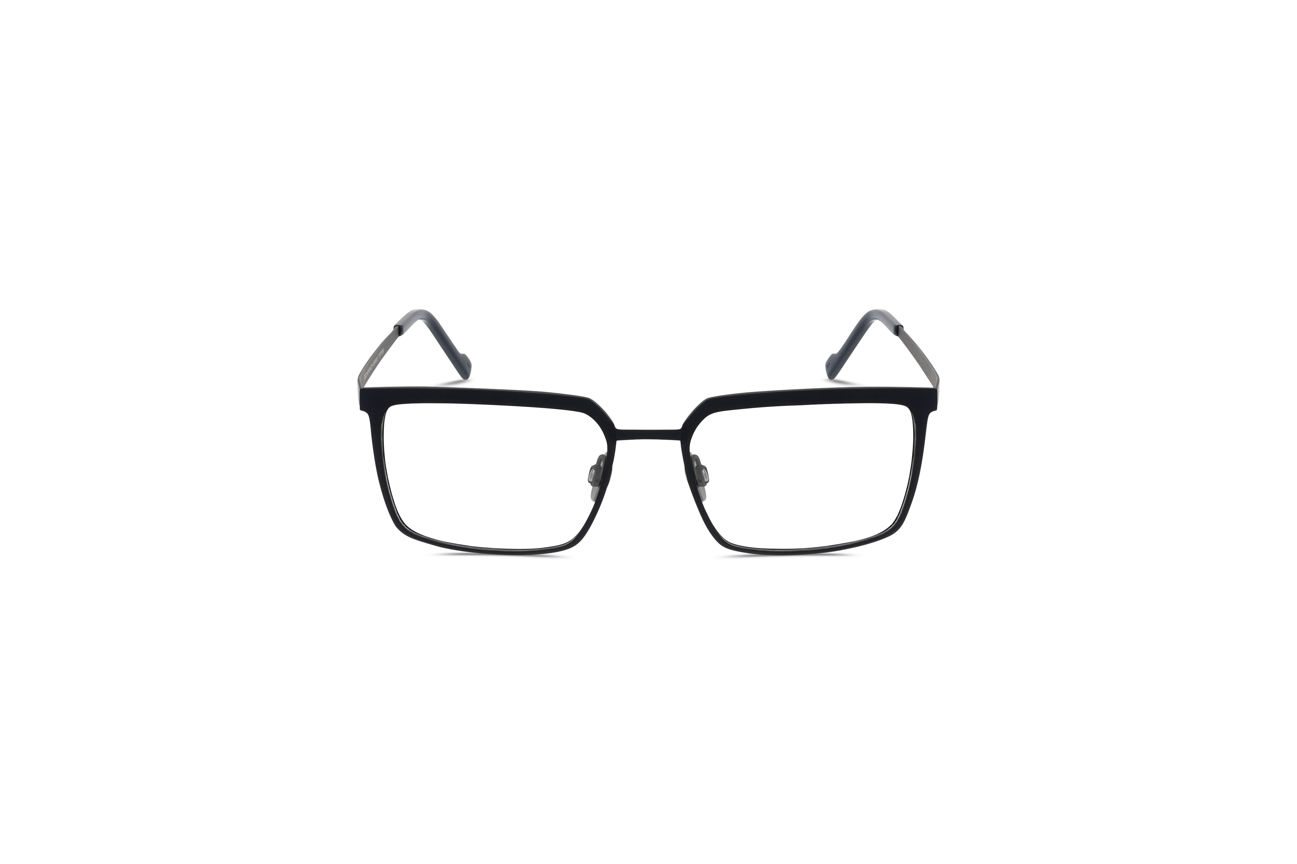 Die Brille Titanflex 821049 in Schwarz auf weißem Hintergrund in Frontalansicht.