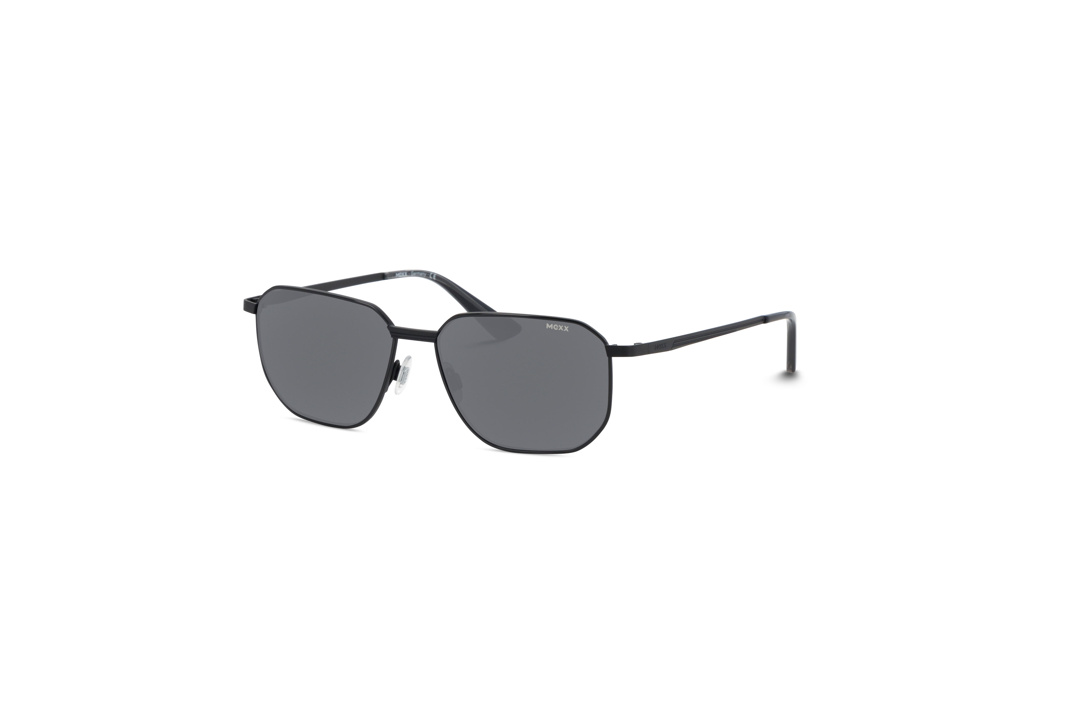 45° Ansicht der Sonnenbrille Mexx 6502 in Schwarz auf weißem Hintergrund.