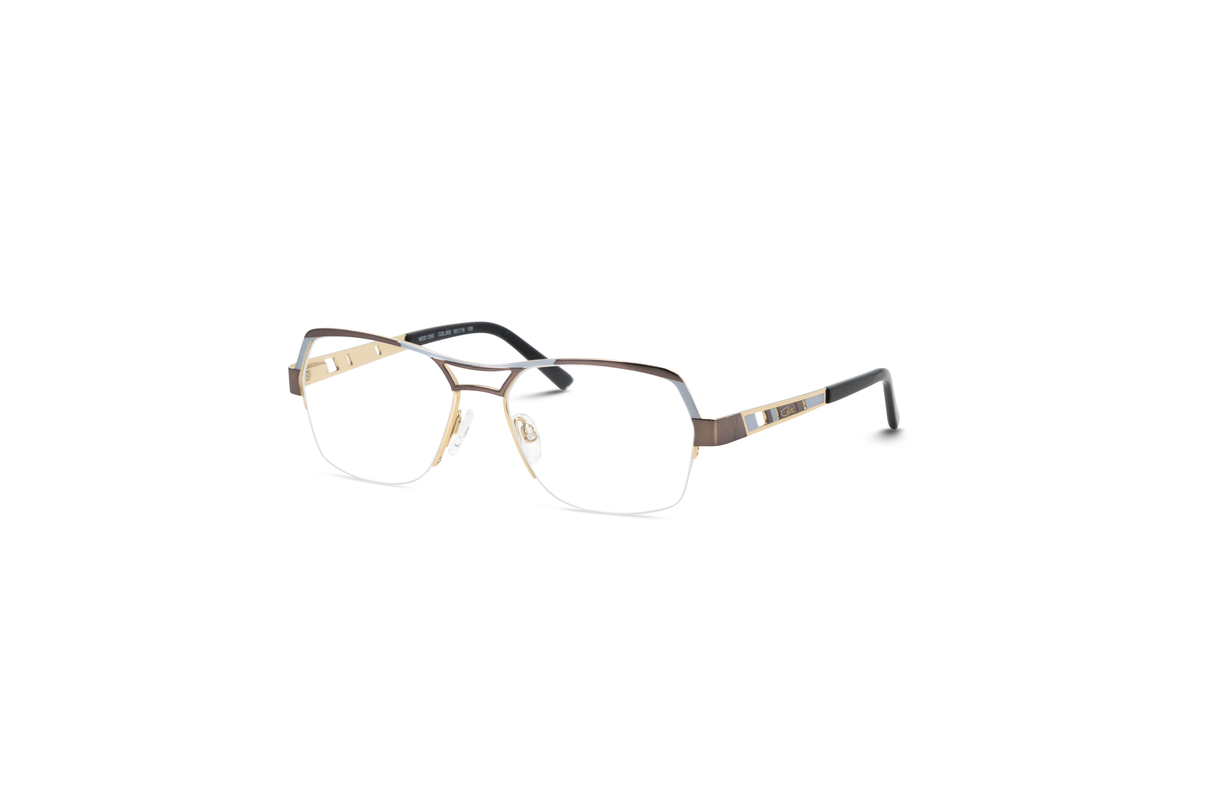 45° Ansicht der Brille Cazal 1240 in Metallisch auf weißem Hintergrund.