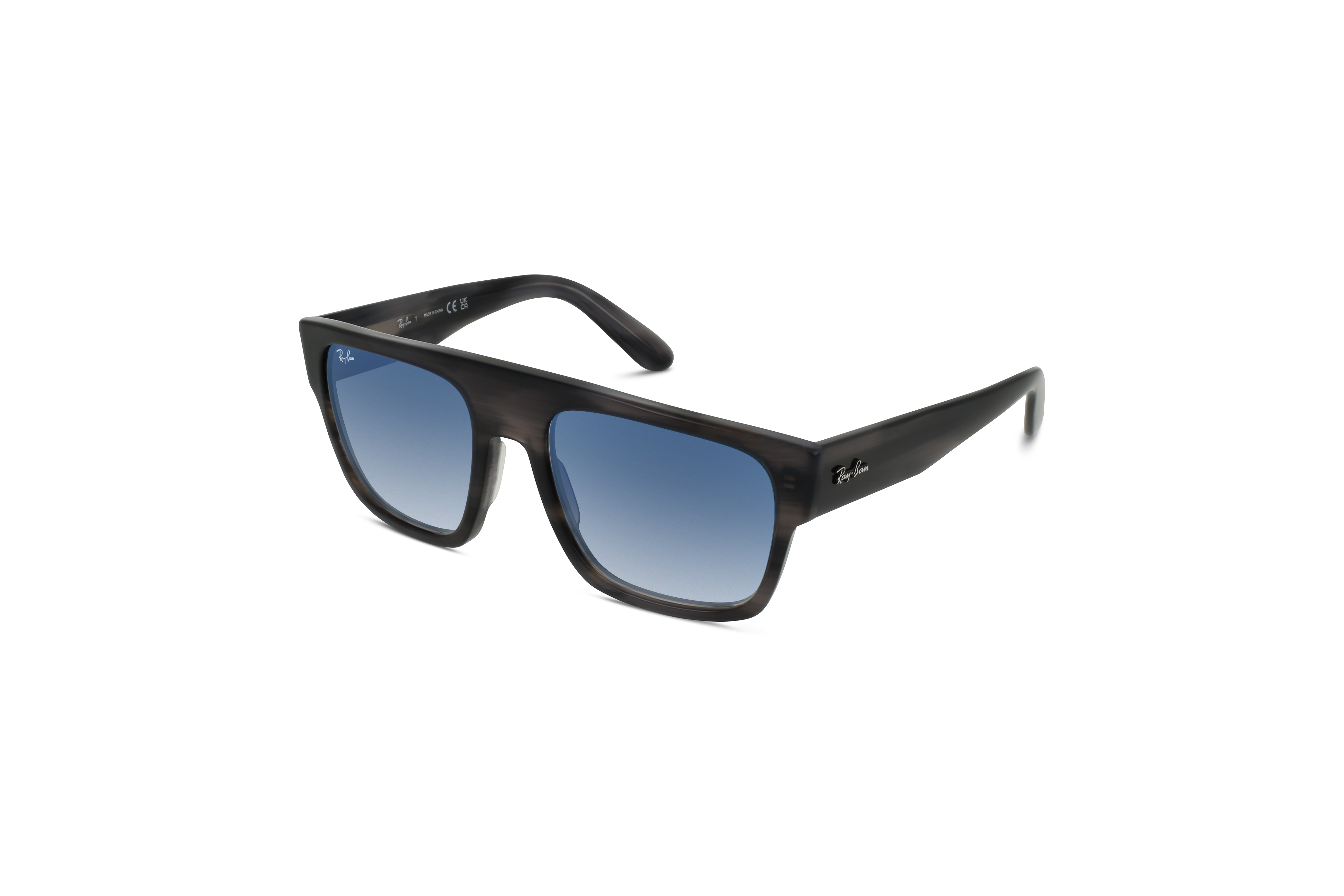 45° Ansicht der Sonnenbrille Ray-Ban RB0360S in Schwarz auf weißem Hintergrund.