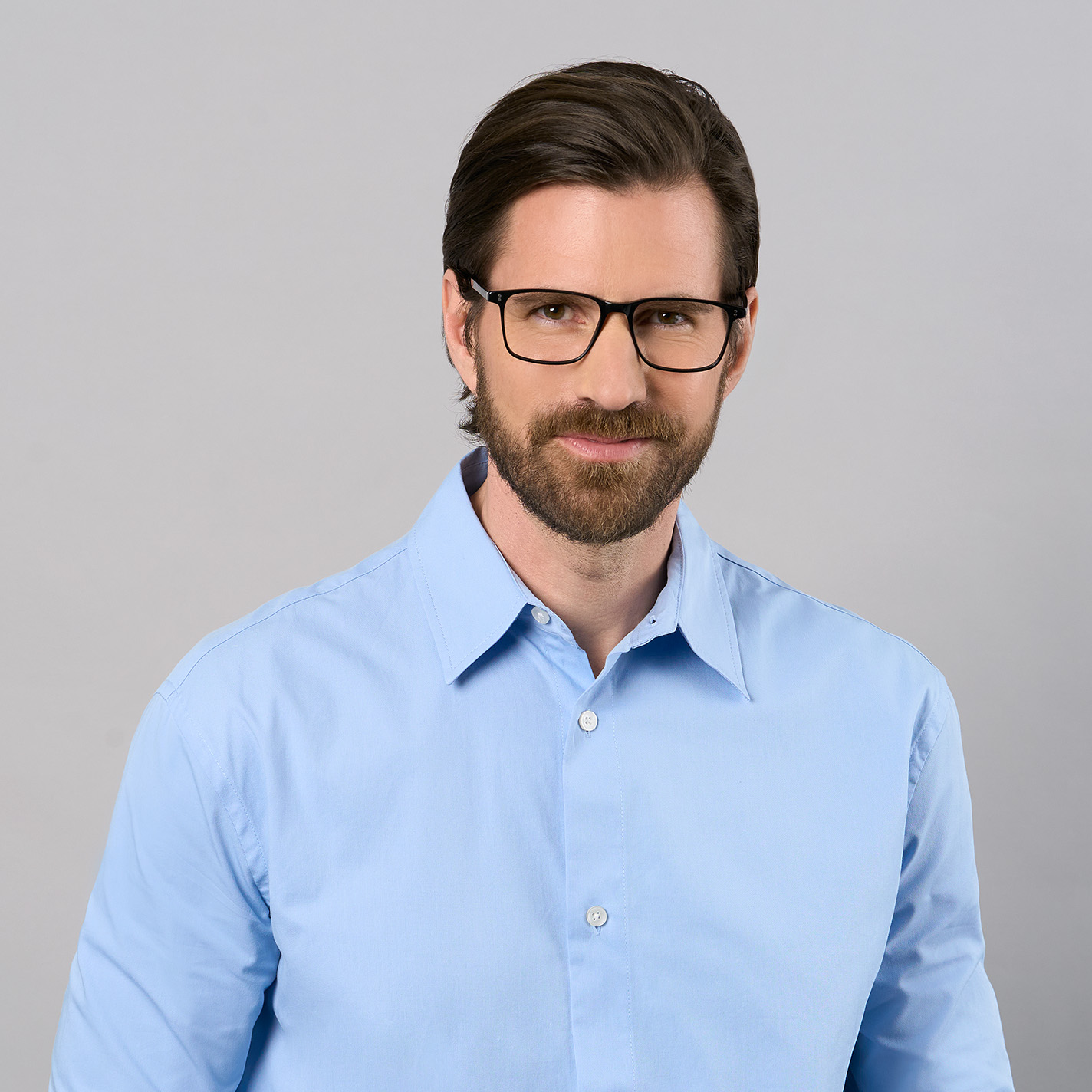 Brillenform_Eckige_Brillen_Model_06-2025_1x1