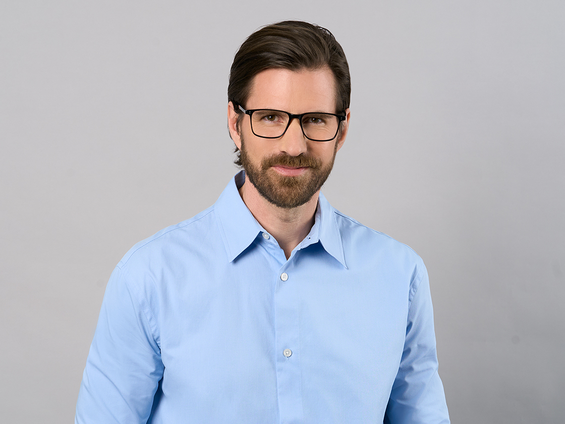 Brillenform_Eckige_Brillen_Model_06-2025_4x3