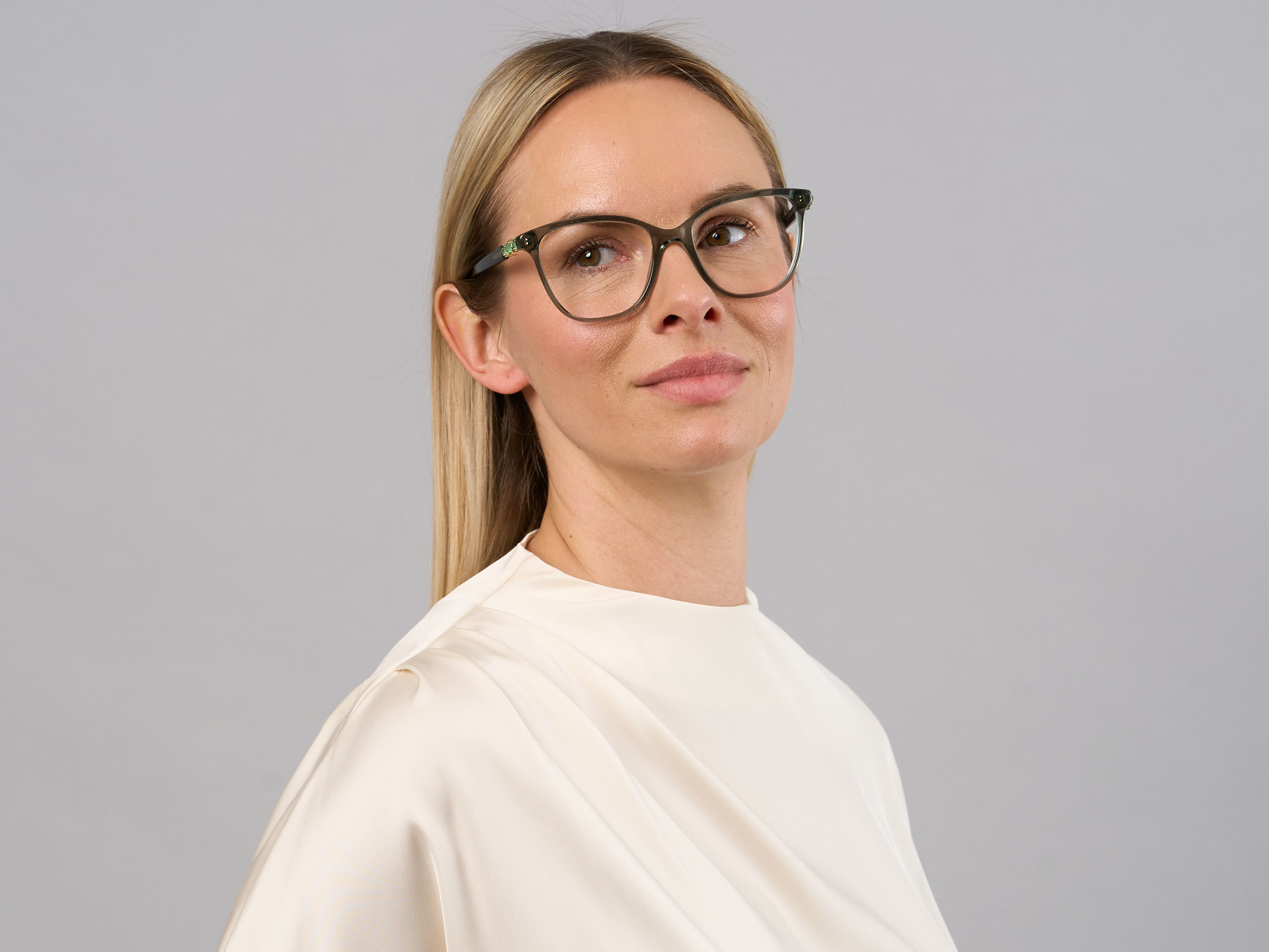 Brillenmarken_Model_Feminin_Glamouroes_09-2026_4x3