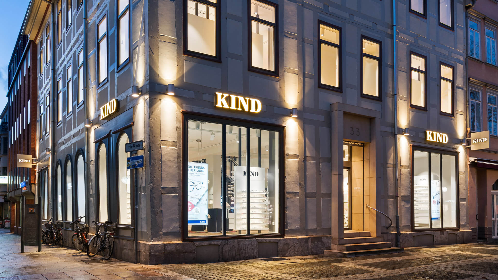 Flagship_Stores_02_09-2022_16x9