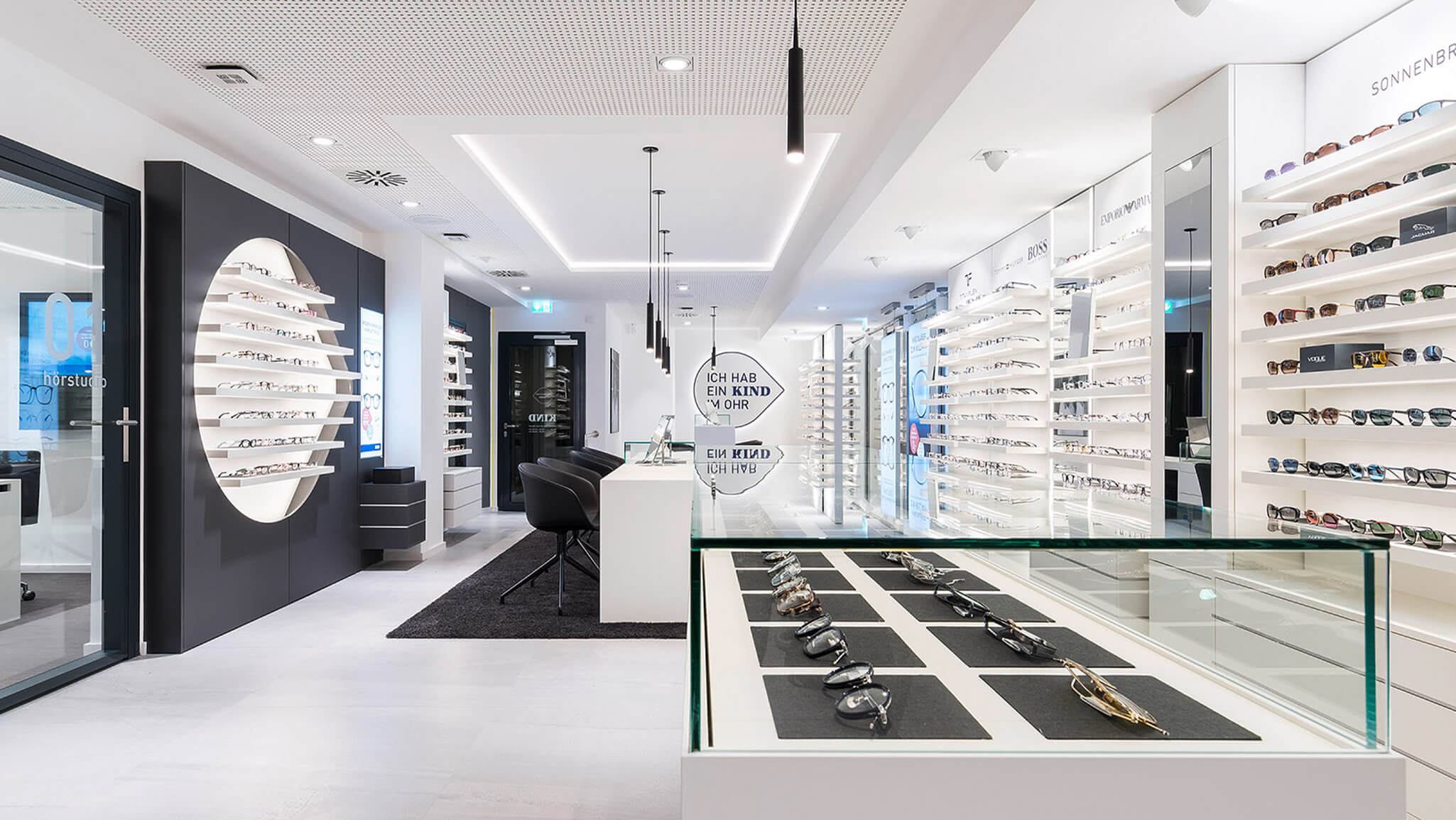 Flagship_Stores_03_09-2022_16x9