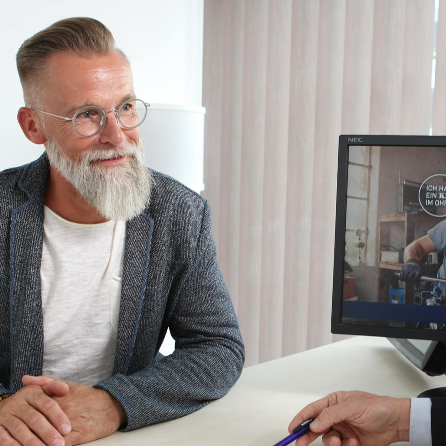 hoergeraete-beratung_kunde_meister_12-2021_1x1