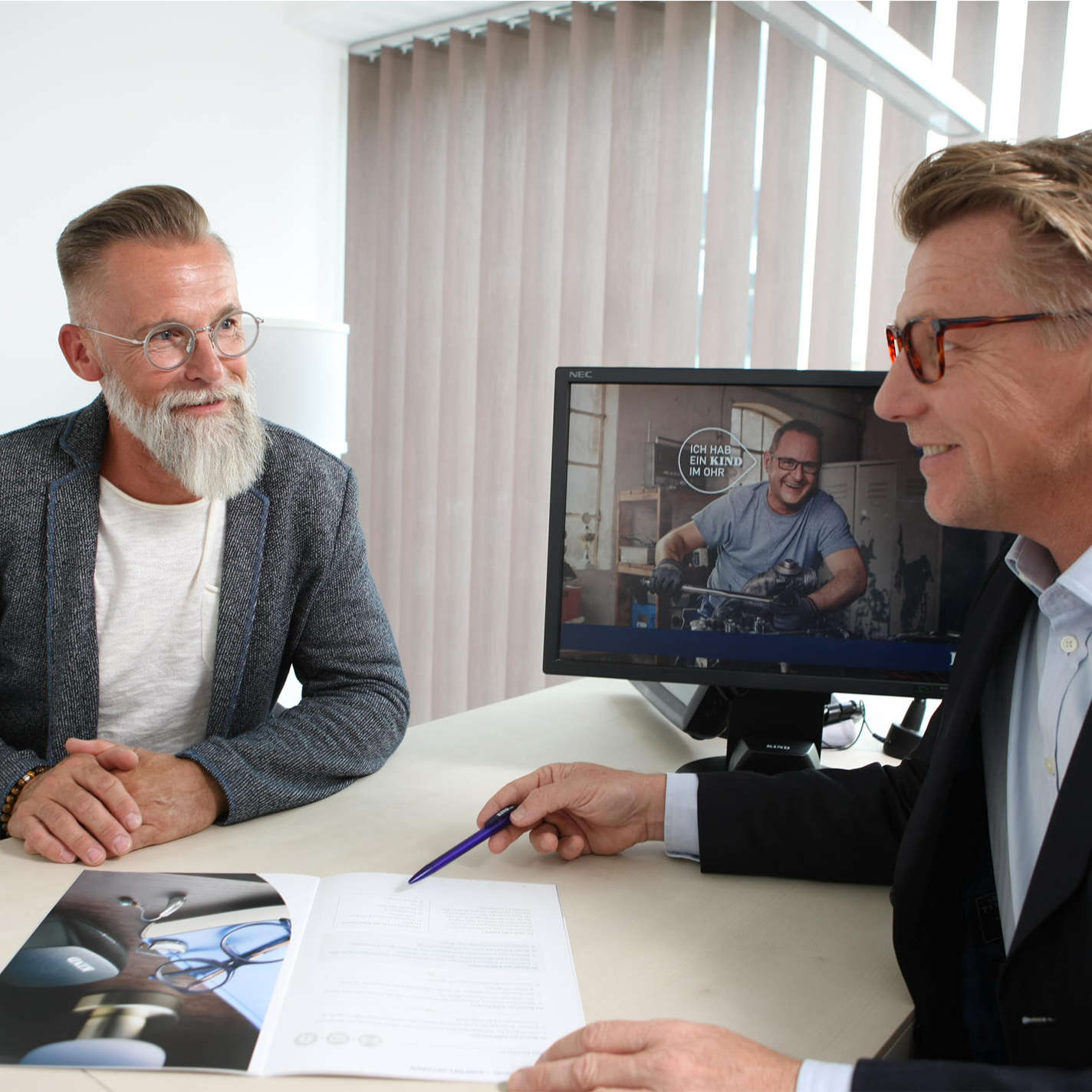 hoergeraete-beratung_meister-kunde_06-2019_1x1