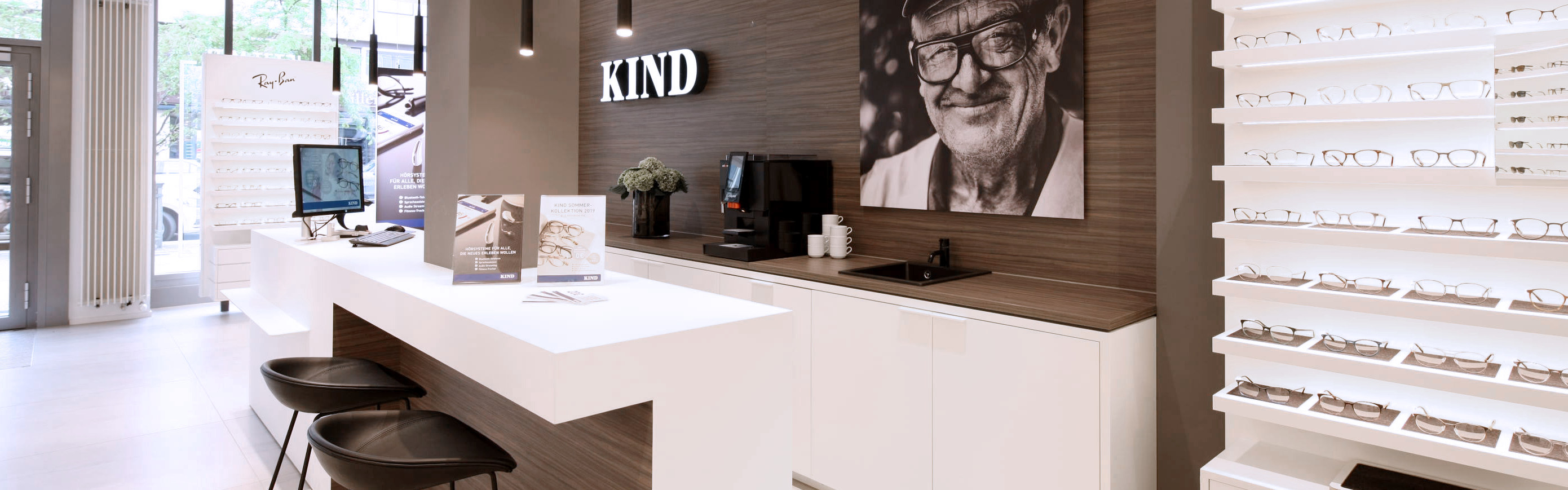 KIND_Fachgeschaeft_Tresen_09-2022_16x5