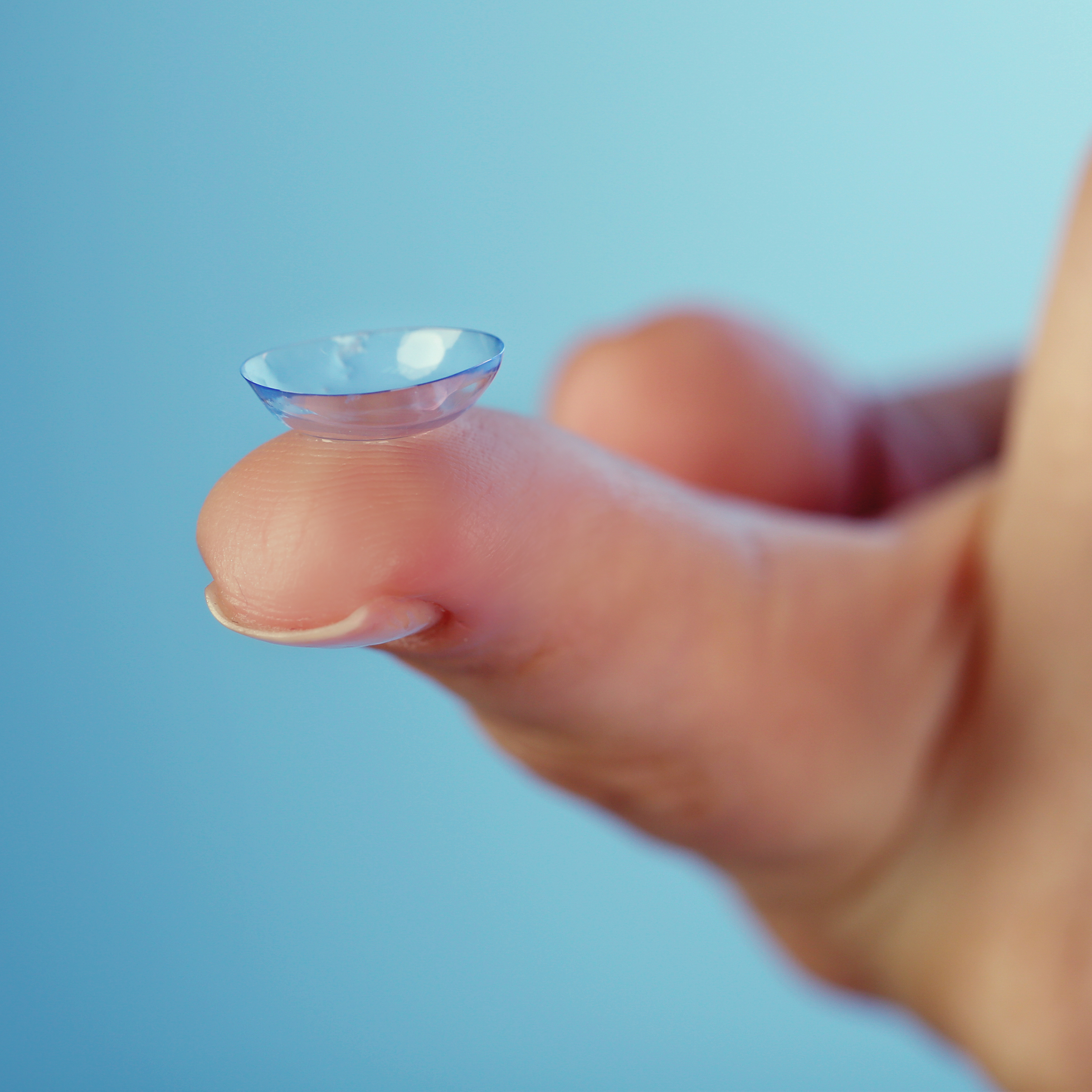 kontaktlinsen-beratung_blau_11-2021_1x1