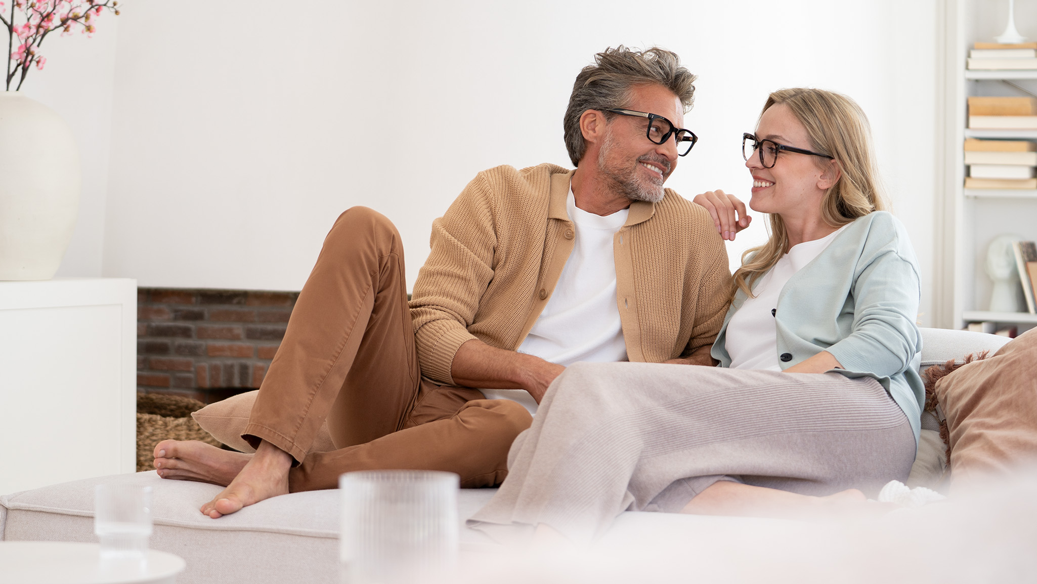 Model_Brillenauswahl_Magazin_06-2025_16x5