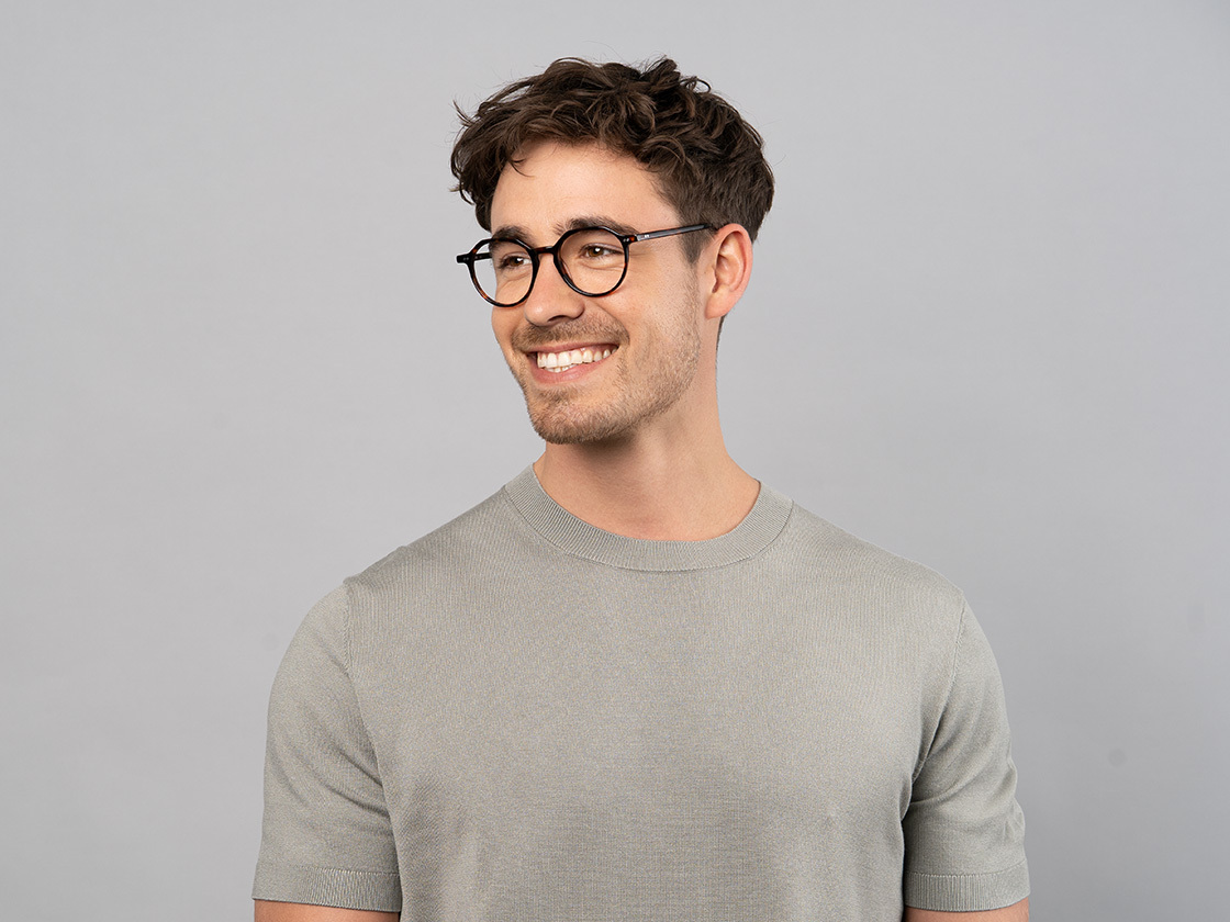 Model_Magazin_Brillentrends_Herren06-2025_4x3