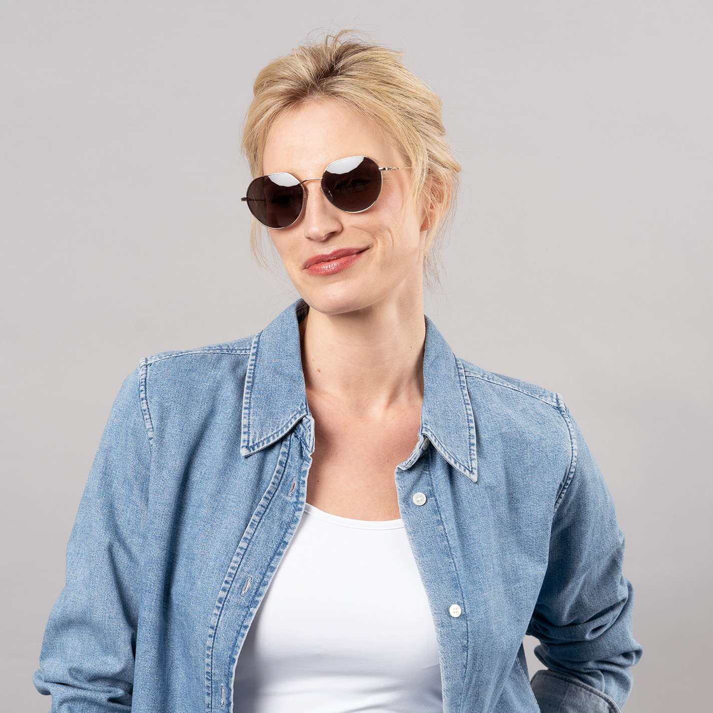 Online-Shop_Damen-Sonnenbrillen_Model_06-2025_1x1