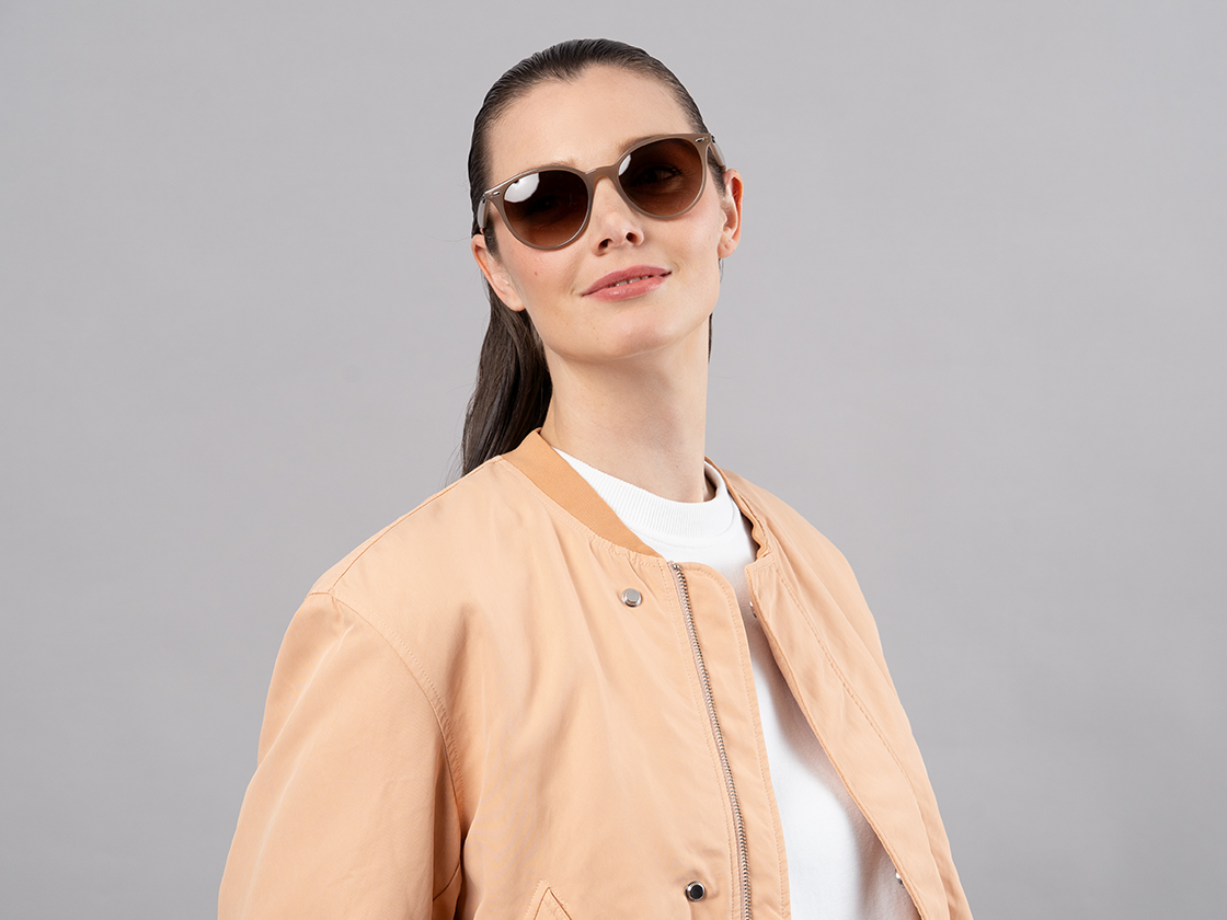 Online-Shop_Ray-Ban-Sonnenbrillen_Models_06-2025_4x3