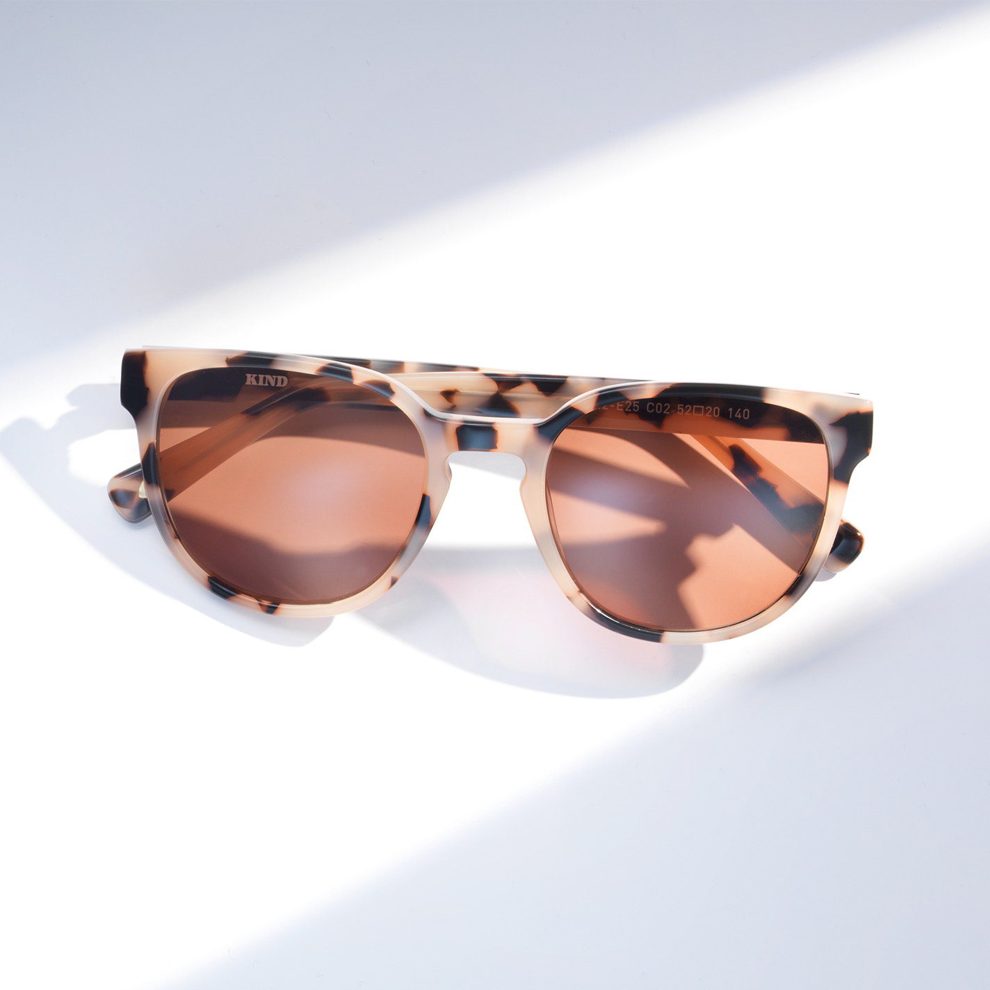 Sonnenbrillen-Kollektion_2025_KIND_1022_02-2025_1x1